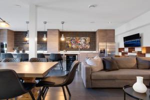 LiV MTL Plato Apart-hotel, Laval
