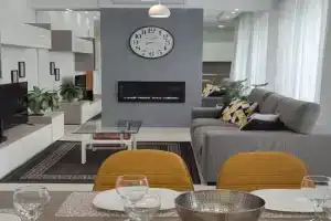 Bright Stylish Apartment, Victoria
