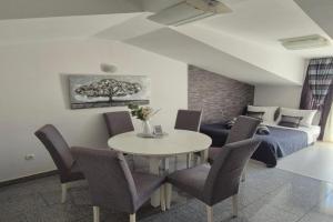 APARTMENT D&D, Split