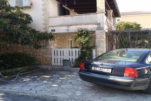 Apartments with parking space, Brac - 16445, Supetar