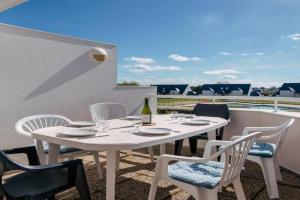 Appartement Duplex 50m² à avec Piscine Chauffée, Proche Plages pour 6 Personnes - FR-1-477-63 Apartments, Carnac