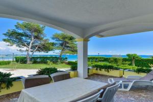 Apartment on Island near Sandy Beaches, Vir