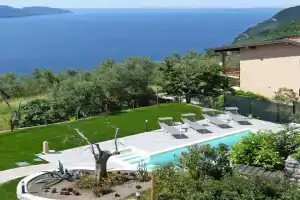 Apartment in with Lake Garda Views, Tignale