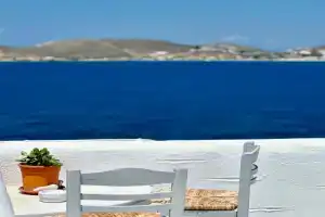 Nostos Studios, Parikia