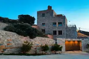 Grande Grotta House, Mirteai