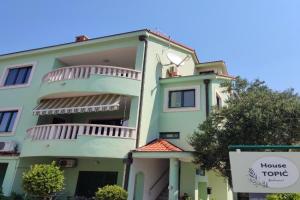 House Topic, Baska Voda