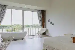 White Wall Riverfront Hotel, Kamphaeng Phet
