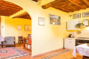 Wanda's apartment, Lucca