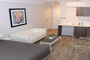 A Stylish Stay w/ a Queen Bed, Heated Floors.. #1 Apartments, Brookline
