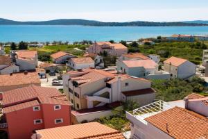 Apartments with parking space - 16543, Vodice