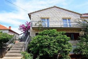 Apartments with parking space, Brac - 16652, Supetar
