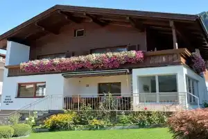 Haus Dejakom Apartments, Mayrhofen