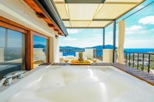 Carla Apart, Kalkan