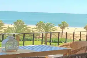 Mirando al mar. Primera linea de playa Apartments, Isla de Canela