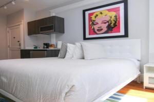 A Stylish Stay w/ a Queen Bed, Heated Floors.. #29 Apartments, Brookline