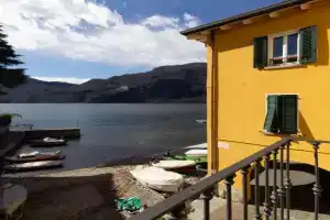 Mamma Ciccia Holiday Home - Lake Front Apartment, Mandello