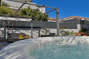 luxury apartment with garden jacuzzi and wellness, Trogir