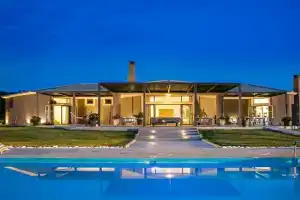 Villa Katrin, Svoronata