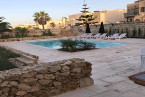 Beautifully Converted Farmhouse Villa In Gozo with Large Pool and Outdoor Area, Gharb