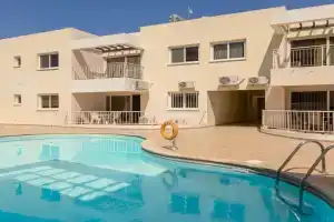 Lovely Bedroom in shared apartment, Oroklini