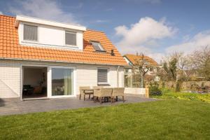 Great Farmhouse in with Garden, De Cocksdorp