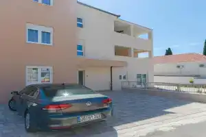 Apartments Luxury and Sea View, Brodarica