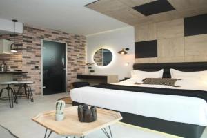 Athinais Luxury Apartments, Hanioti