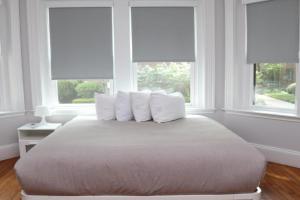 A Stylish Stay w/ a Queen Bed, Heated Floors.. #18 Apartments, Brookline