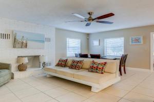 The oasis near the cruise & airport - By Avi Guest house, Fort Lauderdale