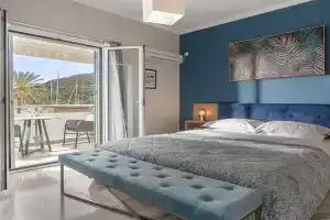 Captain's Seafront Apartments, Nydri