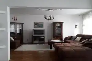 Family style, main street, 20 minutes from the sea Apartments, Bourgas