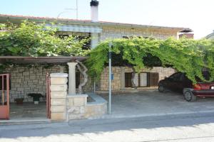 Apartments with parking space, Brac - 16807, Supetar