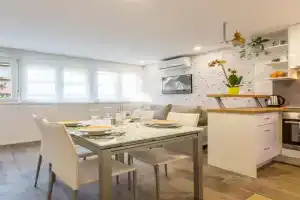 Narnia Apartments, Split