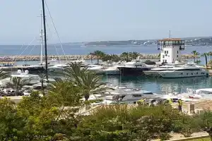 Apartment next to the beach, Portals Nous