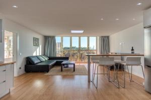 Castle view with wifi by CanariasGetaway Guest house, Las Palmas de Gran Canaria