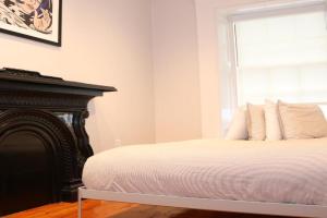 Charming & Stylish Studio on Beacon Hill #11, Boston