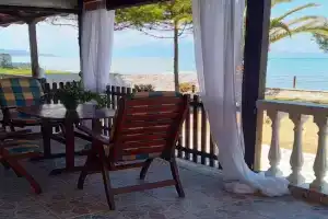 Sea Whispers Beach House, Alykes
