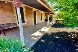 Home on Hume Central 3BR Pet Friendly Guest house, Albury