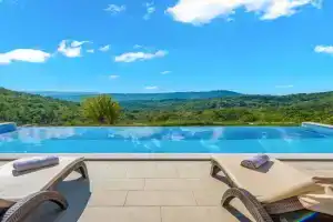 Awesome Home In With Wifi Guest house, Labin