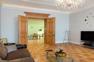 Old 2 Bedroom Vecpilsetas Street Apartment, Riga