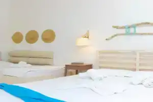 Thetis Apartments, Alykes