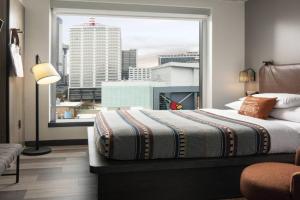 Moxy Downtown Hotel, Louisville