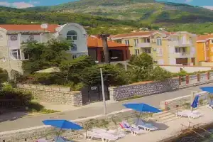 Villa La ViTa del Mare, Biela
