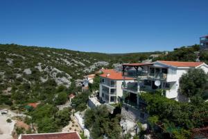 Apartments by the sea Cove Ljubljeva, Trogir - 17122, Vinisce