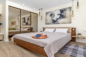 Studiya v stile loft s prekrasnym vidom na gorod i krasivye zakaty Apartments, Odessa