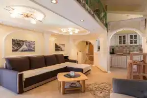 Rhizon Apartments, Risan