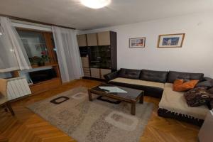 Stan Uzice Apartments, Uzhitse