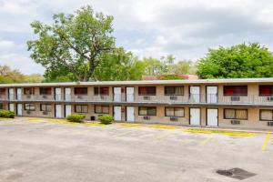 Best Motel By OYO I-90, Chicago