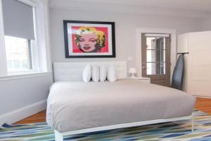 A Stylish Stay w/ a Queen Bed, Heated Floors.. #33 Apart-hotel, Brookline