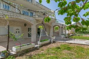 Apartments Luca, Tice